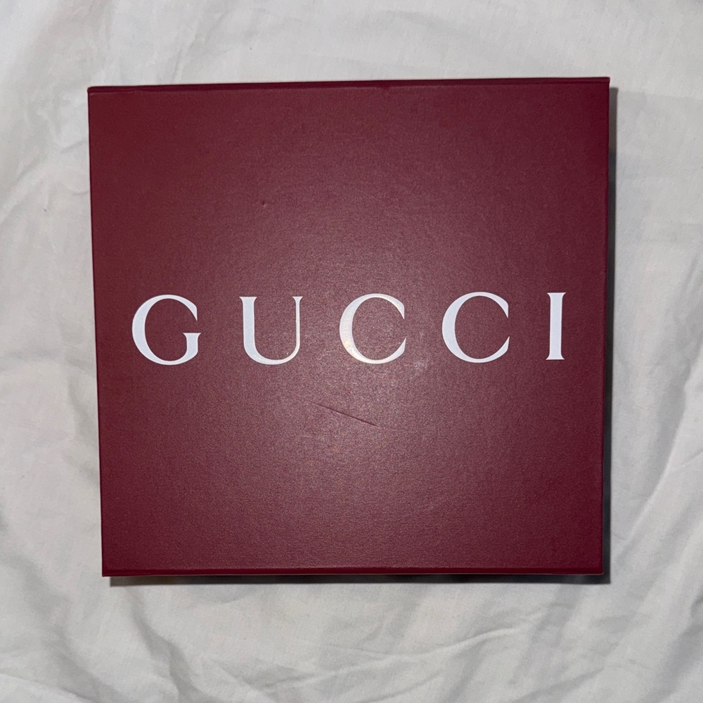 Gucci Burgundy square box w/ribbon 🌟